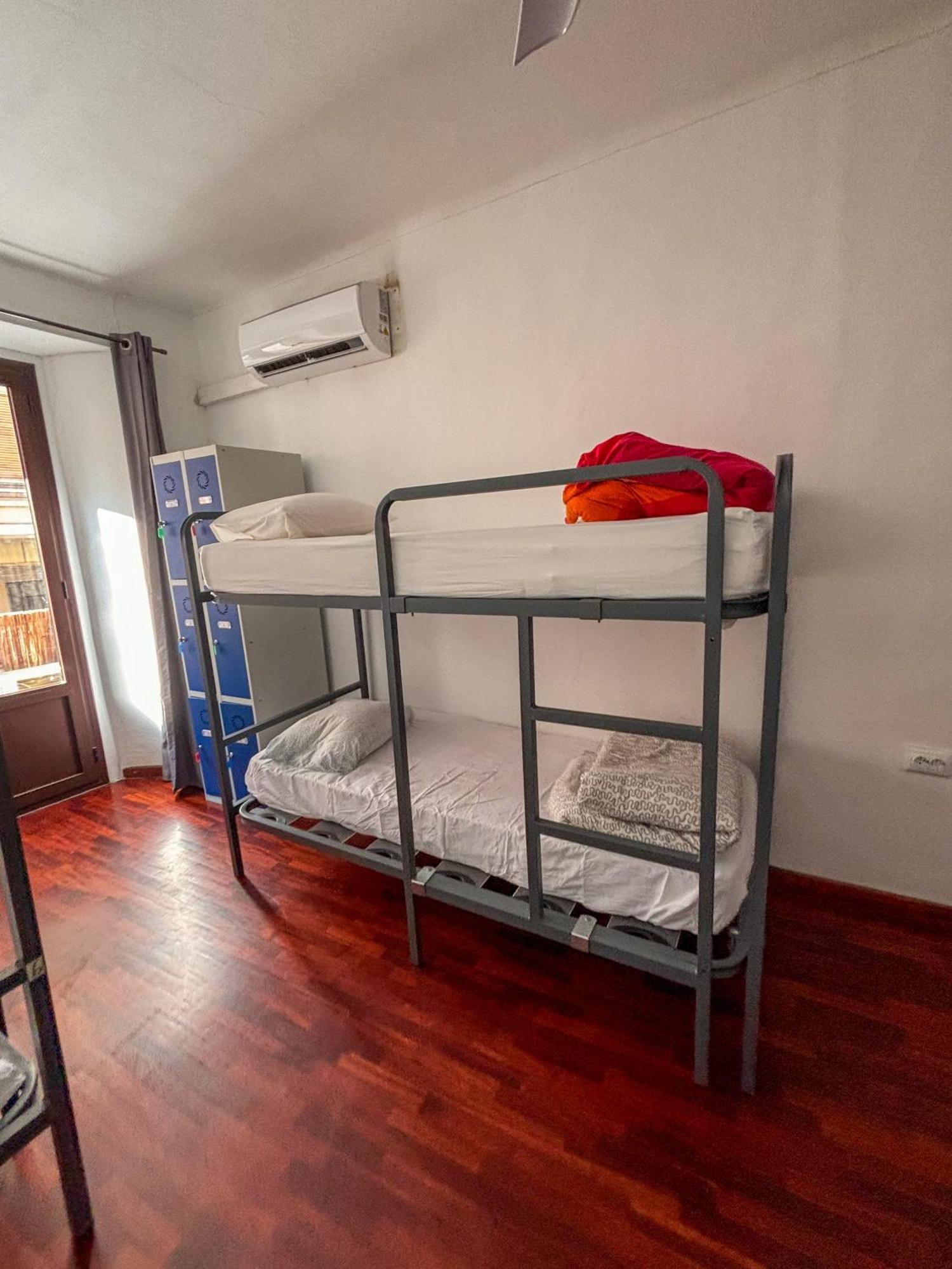 Tarragona Hostel * Tarragona